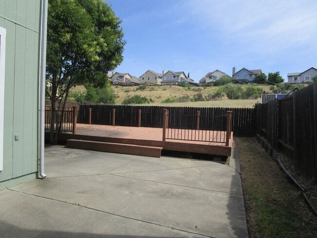 Building Photo - 2542 Vista Grande