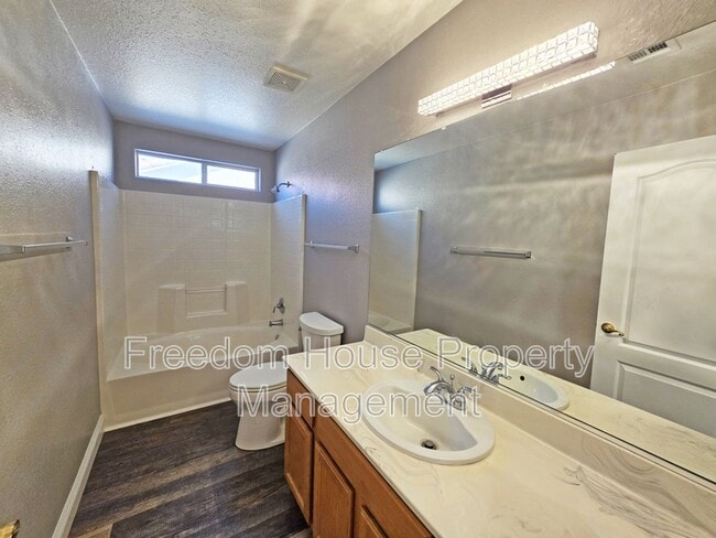 Building Photo - 3630 E Vineyard Dr N