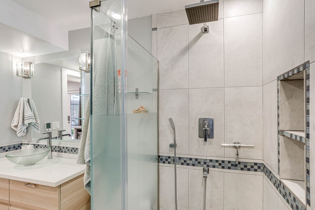 Building Photo - 10052 Interlake Ave N