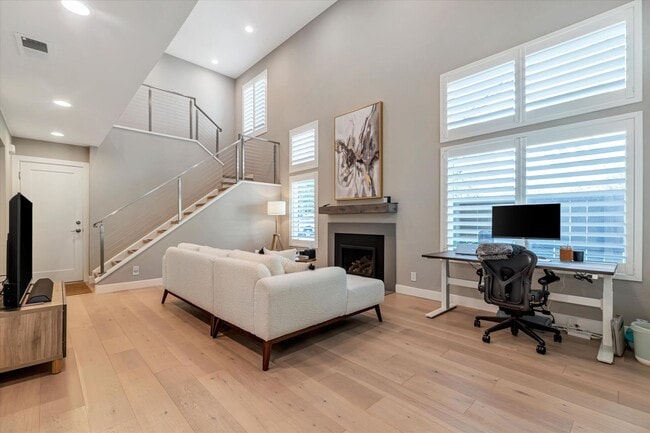 Building Photo - Hamilton Place Townhome