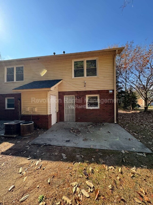 Building Photo - 1301 Sweet Pine Dr