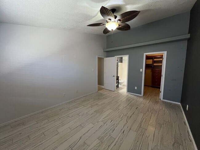 Building Photo - NICE 3 BED 2 BATH!
