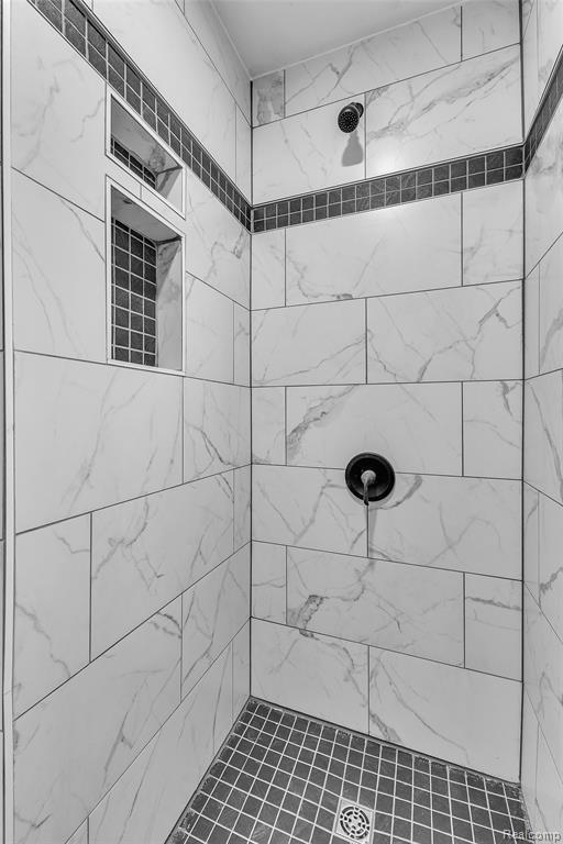 Building Photo - 8165 Leonard Dr