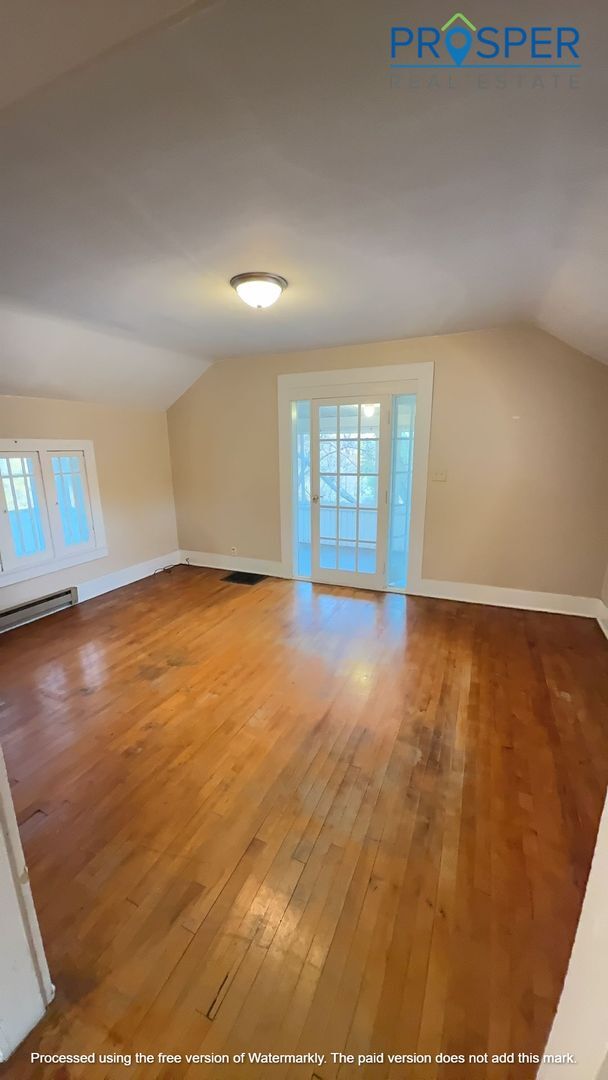 Building Photo - ST221X