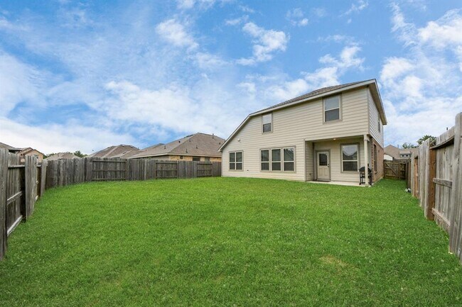 Building Photo - 24063 Hawthorn Lks Dr