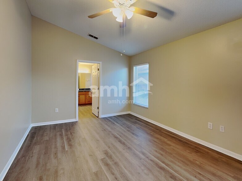 Building Photo - 214 Strada Dr