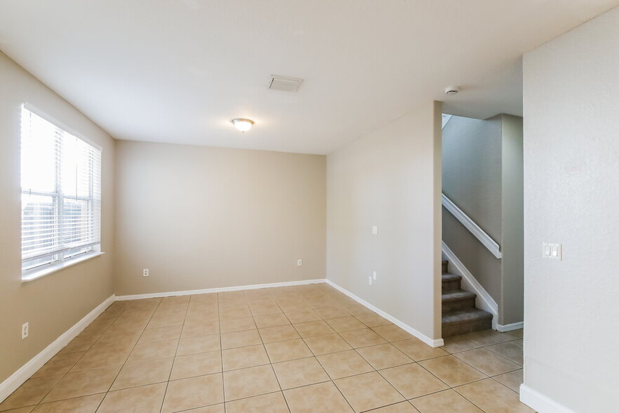 Building Photo - 1648 SE 20th Rd