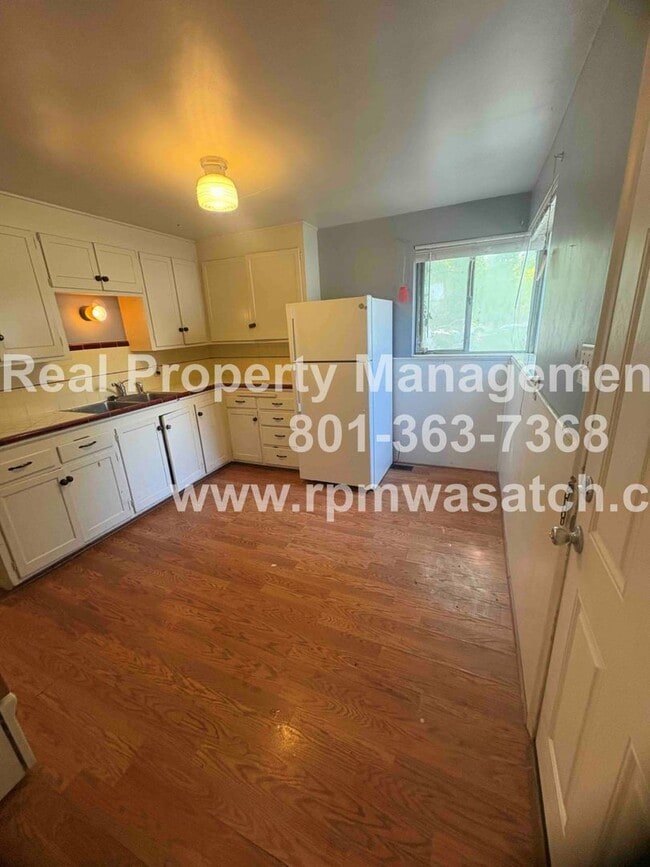 Building Photo - Check out This 2 Bedroom 1 Bathroom Salt L...