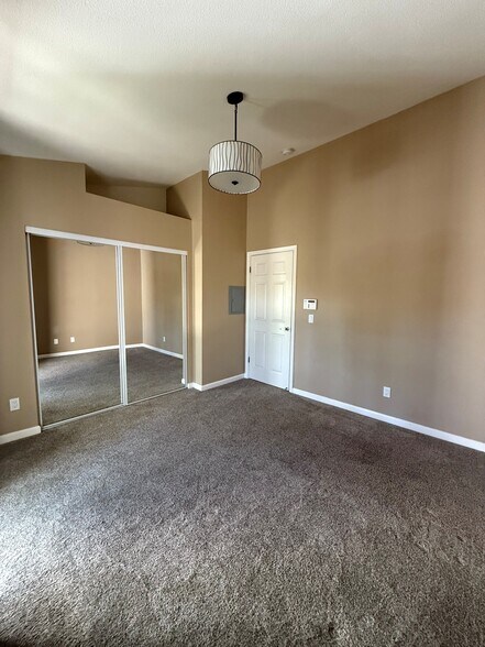 Building Photo - 1293 Eardley Ave