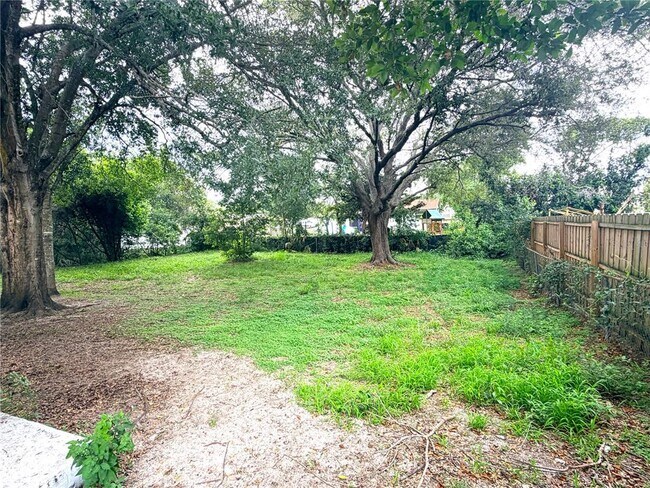 Building Photo - 745 Whitewood Dr