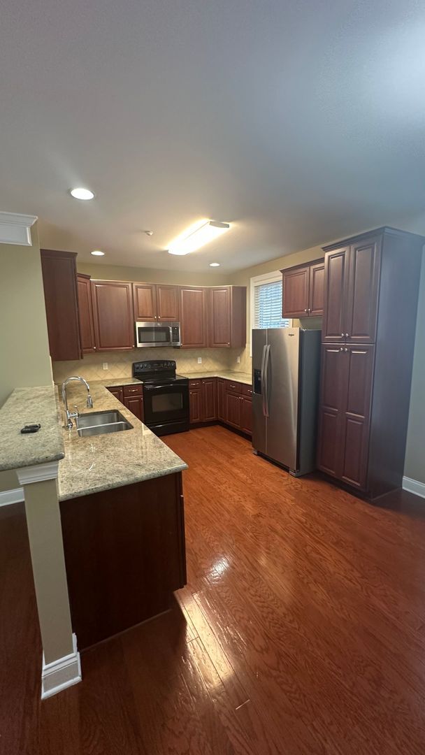 Building Photo - Granite Countertops! Storage! Two-car gara...