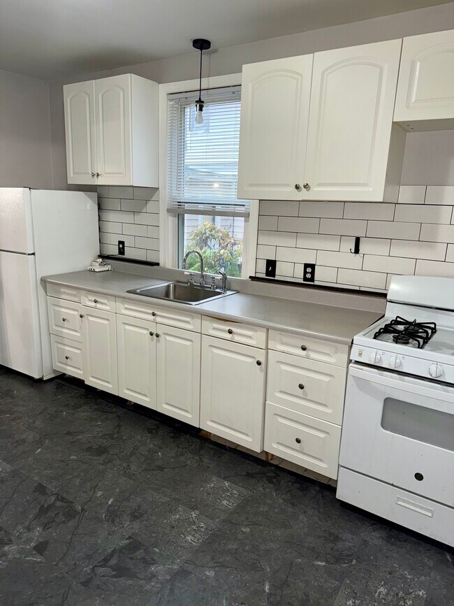 Building Photo - 74 Mt Pleasant St