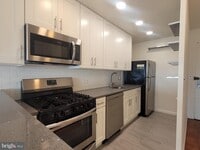 Building Photo - 210 Locust St