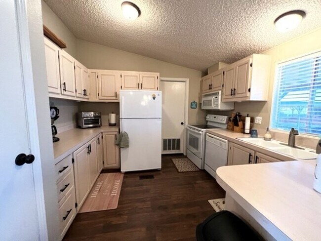 Building Photo - 775 Pegasus Ranch Rd
