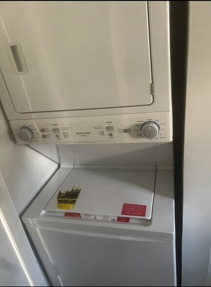 Washer/Dryer - 1305 Stratford Ave