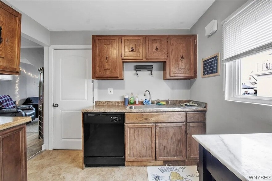 Building Photo - 11 Kaufman Dr