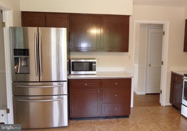 Building Photo - 9400 Tiller Dr