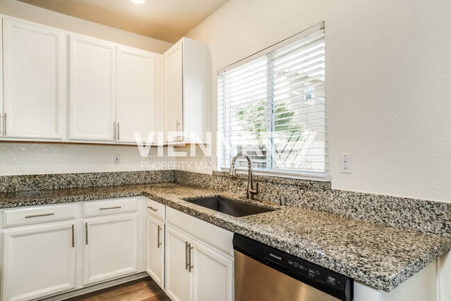 Building Photo - 3024 Welton Cir