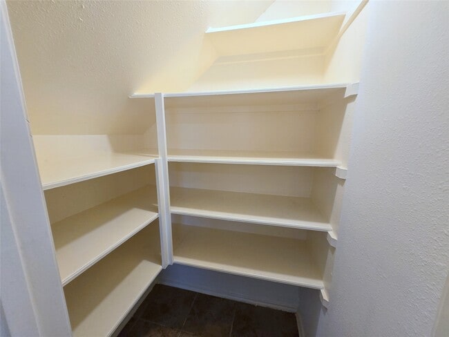 Building Photo - 1423 Stone Bluff Dr