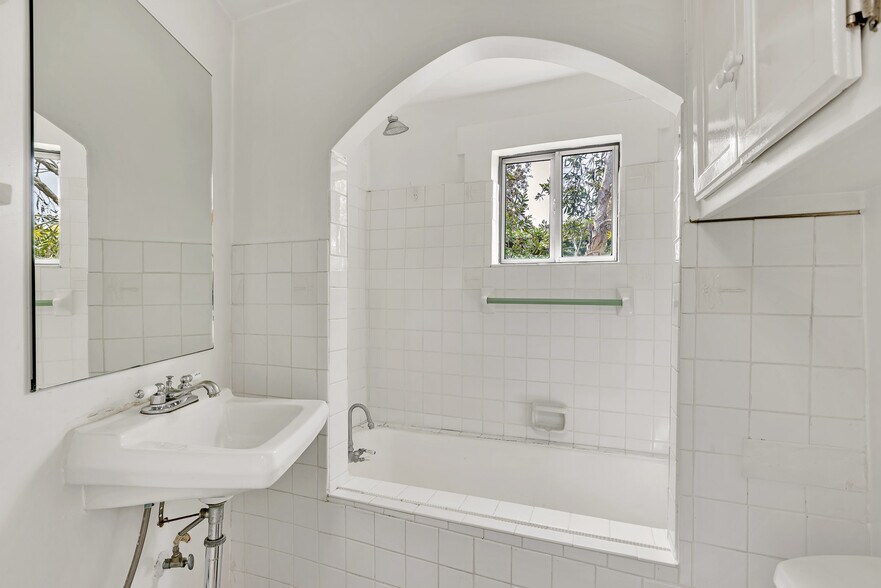 Bathroom 3 - 718 Vernon Ave