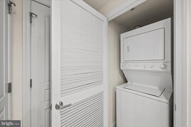 Building Photo - 2451 Midtown Ave