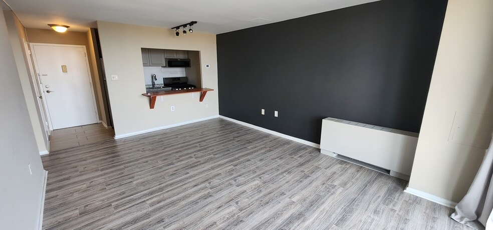 Building Photo - 2500 N Van Dorn St