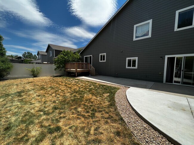 Building Photo - Beautiful 3 bed 2.5 Bath Home in East Loveland, CO!