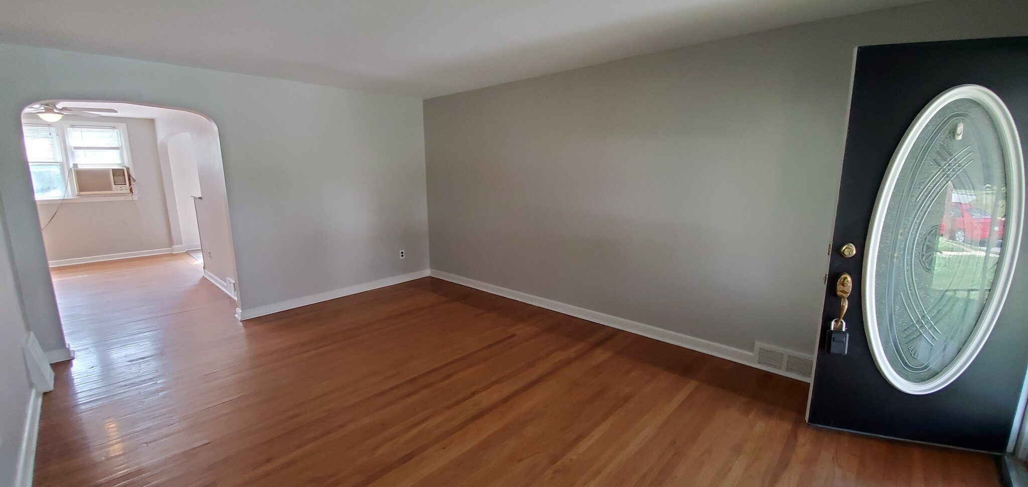 Building Photo - 717 Surrey Ln