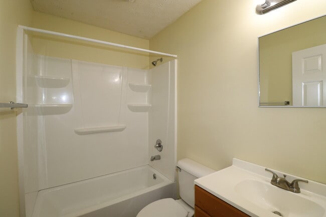 Building Photo - 319 Edgewood Dr