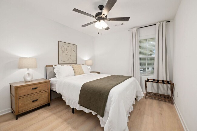 Building Photo - 1935 S Garland Ave