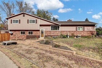 Building Photo - 2990 Roche Dr S