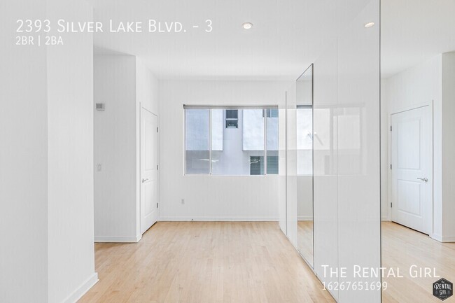 Building Photo - Spacious Silver Lake Townhome | Multi-Leve...