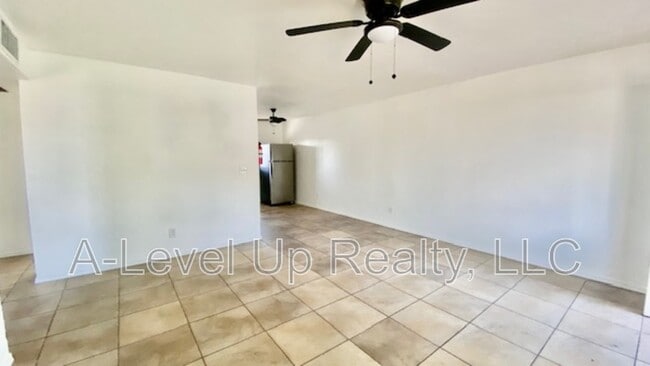 Building Photo - 1027 S Santa Rita Ave