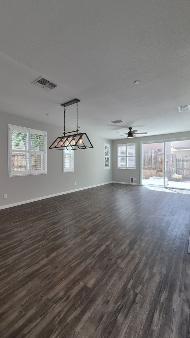 Building Photo - 1702 Brodea Ln