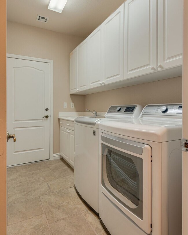 Building Photo - MacDonald Ranch Dream Home with Resort Style Backyard