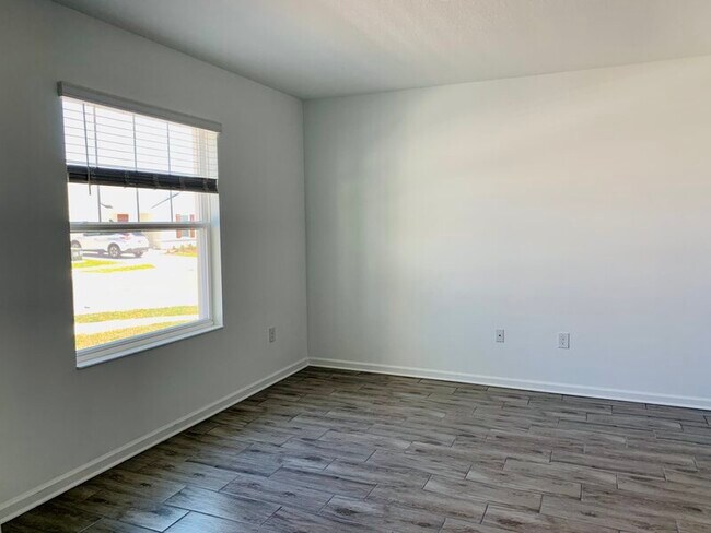 Building Photo - 843 Grant St