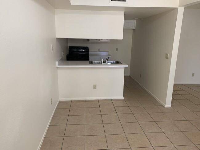 Building Photo - 1445 N 53rd Dr