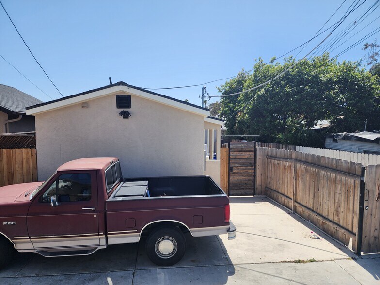 Building Photo - 3014 Clay Ave