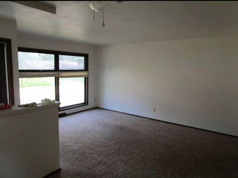 Building Photo - 507 Baker Dr