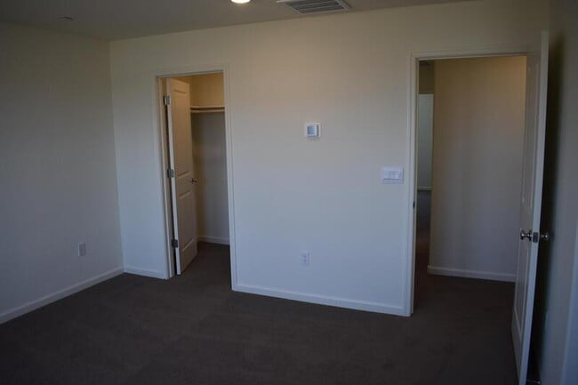 Building Photo - 708 Athena Dr