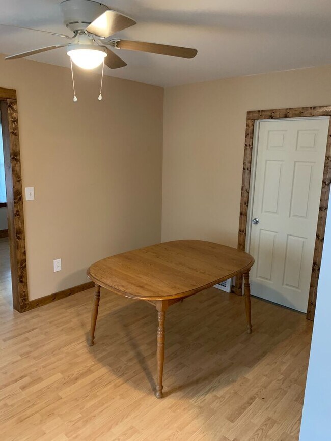 Building Photo - 2 Bedrooms  & 1 Bathroom - West side of Barberton