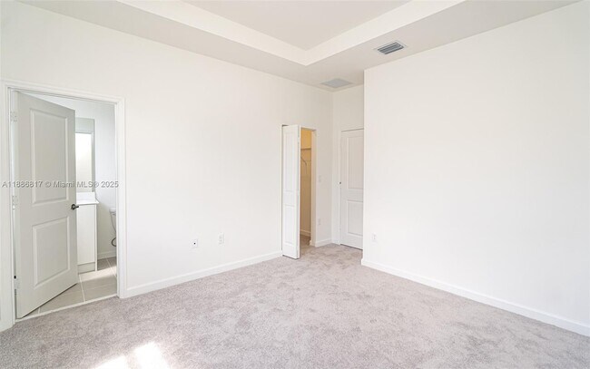 Building Photo - 2646 SE 27th Dr