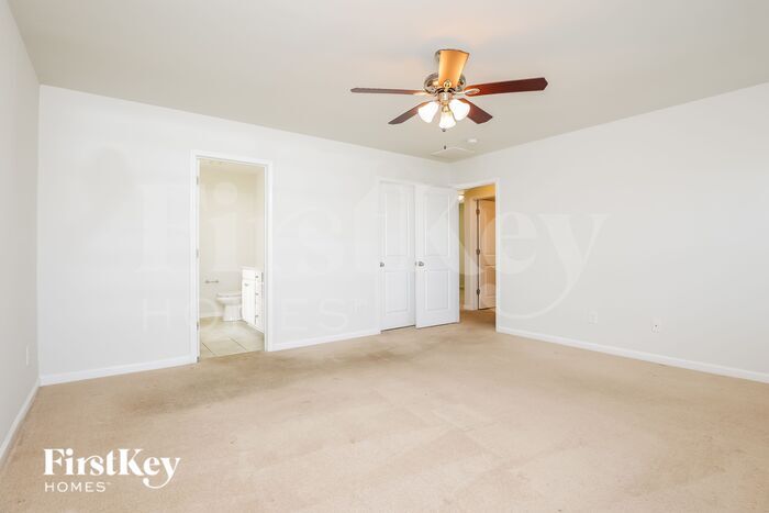 Building Photo - 210 Firewheel Ct