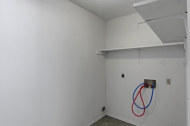 Building Photo - 405 Whitetail Dr