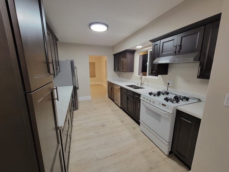 Building Photo - 12835 SW Grant Ave