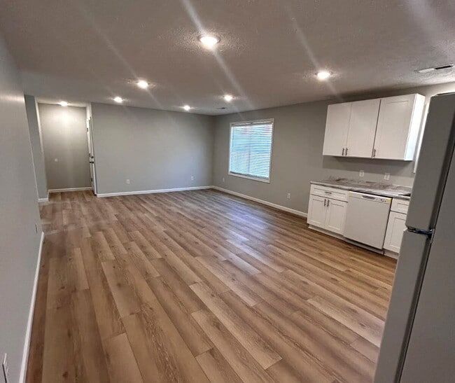 Building Photo - This brand-new 3 bed, 2 bath home offers 1...