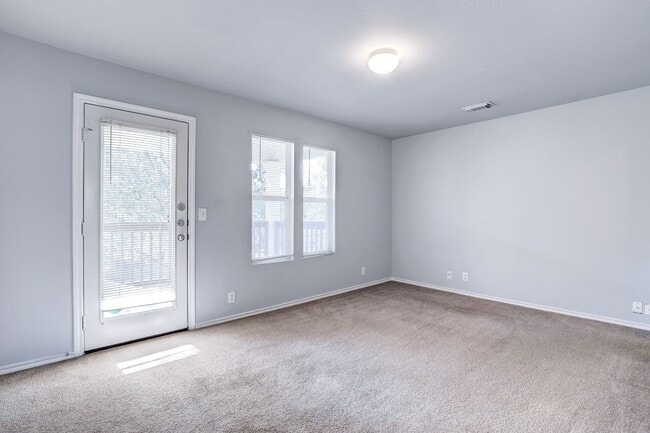 Building Photo - 10302 Lateleaf Oak
