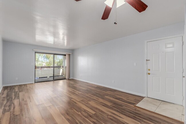 Building Photo - 10444 N 69th St