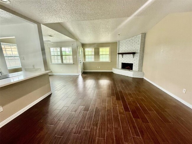 Building Photo - 8818 Fern Valley Dr