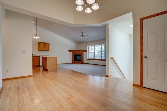 Building Photo - Woodridge Estates Townhomes